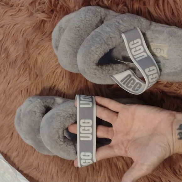 UGG Fluff Yeah Sandals - Picture 10 of 14